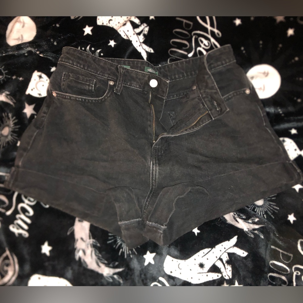 size 10/30r wild fable highest rise mom jean shorts